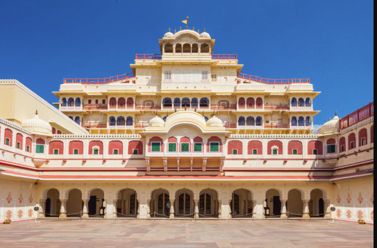 Famous Tourist Places to Visit in Udaipur with Family and Friends