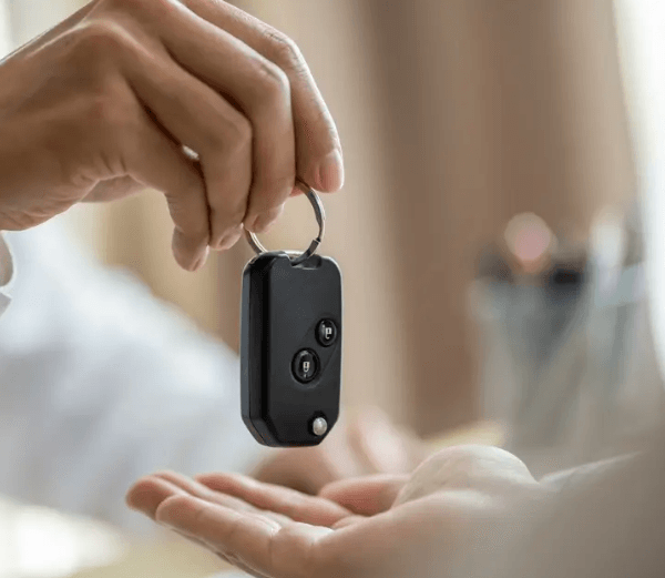 What Makes a Locksmith in Burien Different From a Car Dealership?